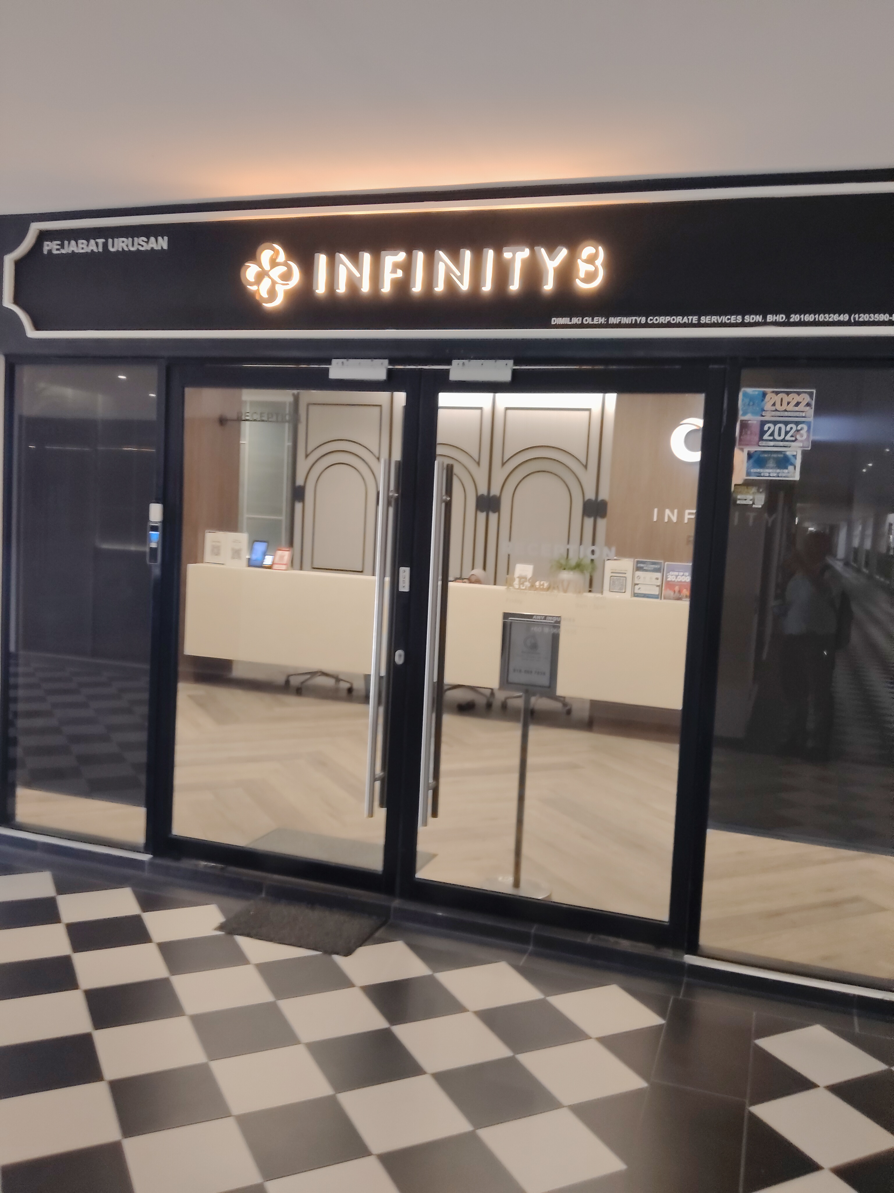 Infinity 8 photo 1