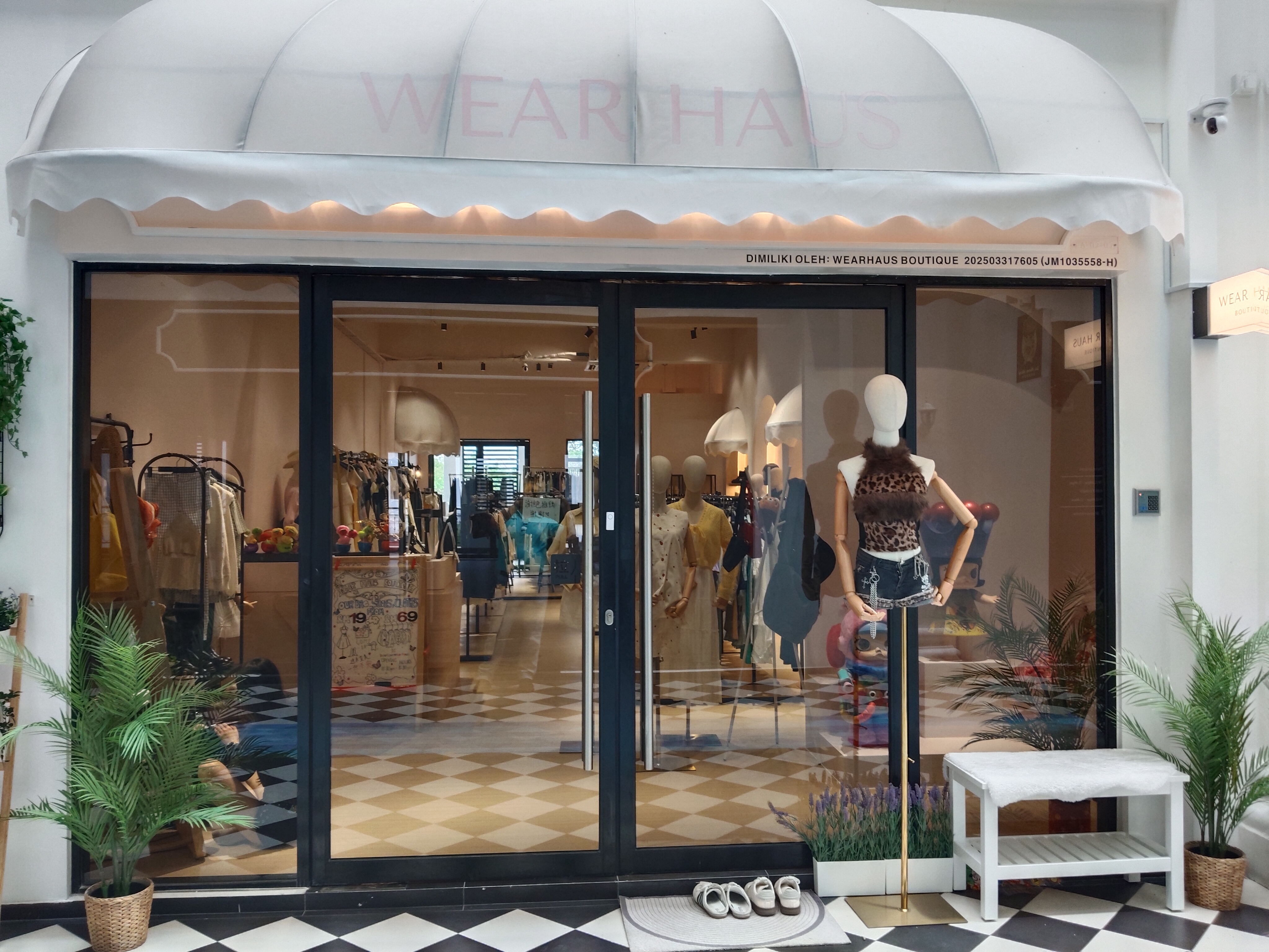 Wearhaus Boutique photo 1