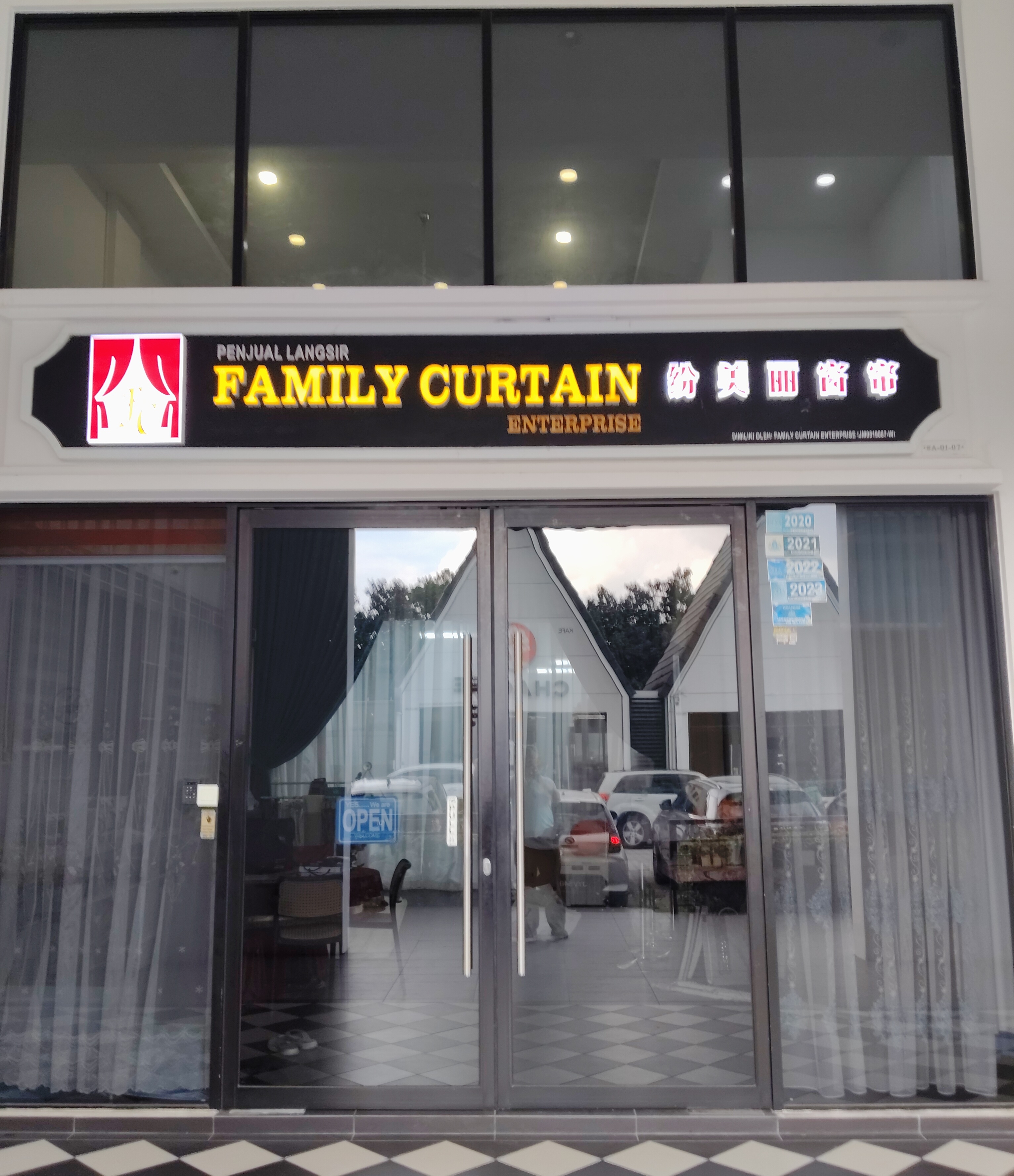 Family Curtain photo 1