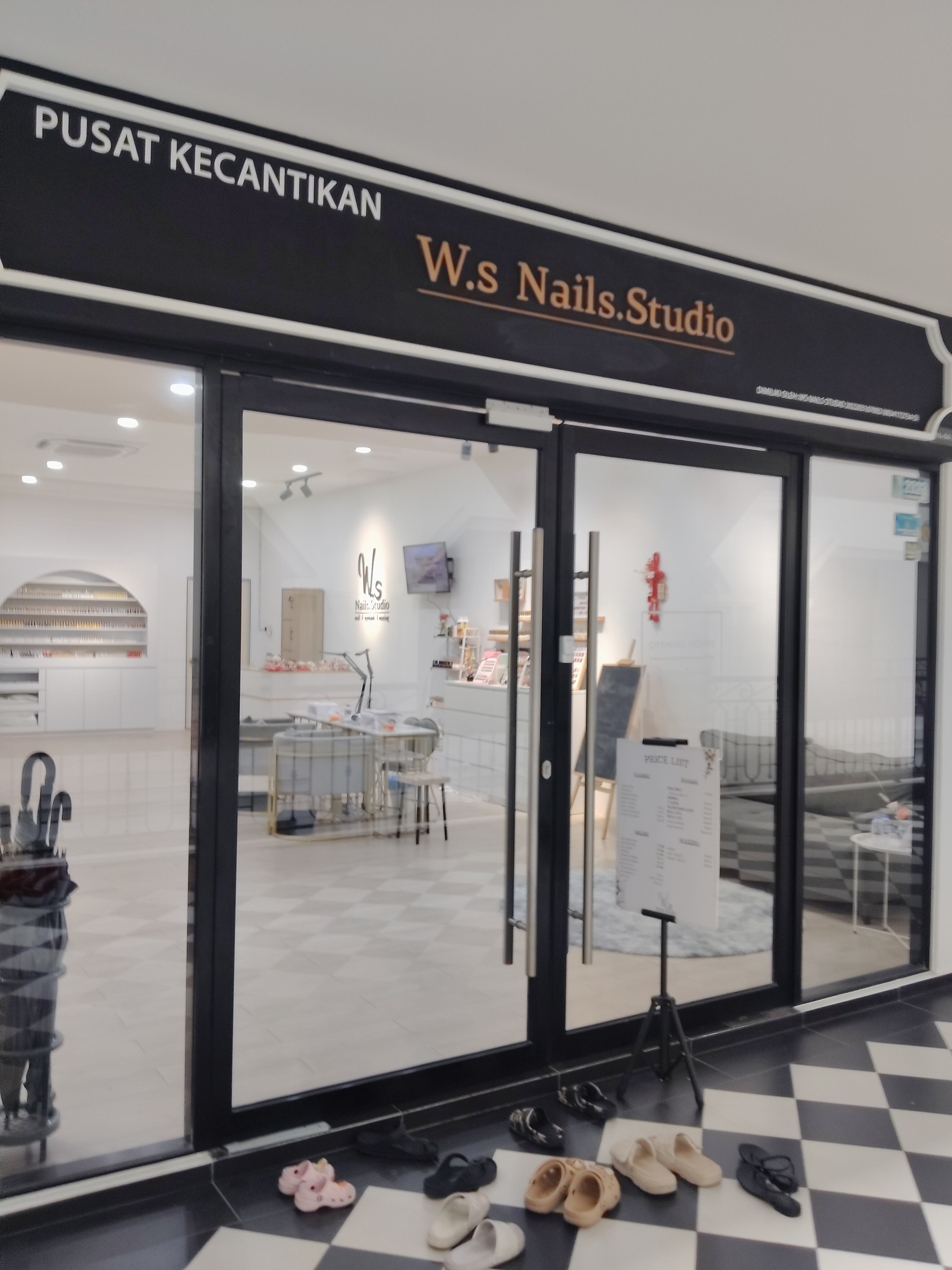 W. s Nails Studio photo 1