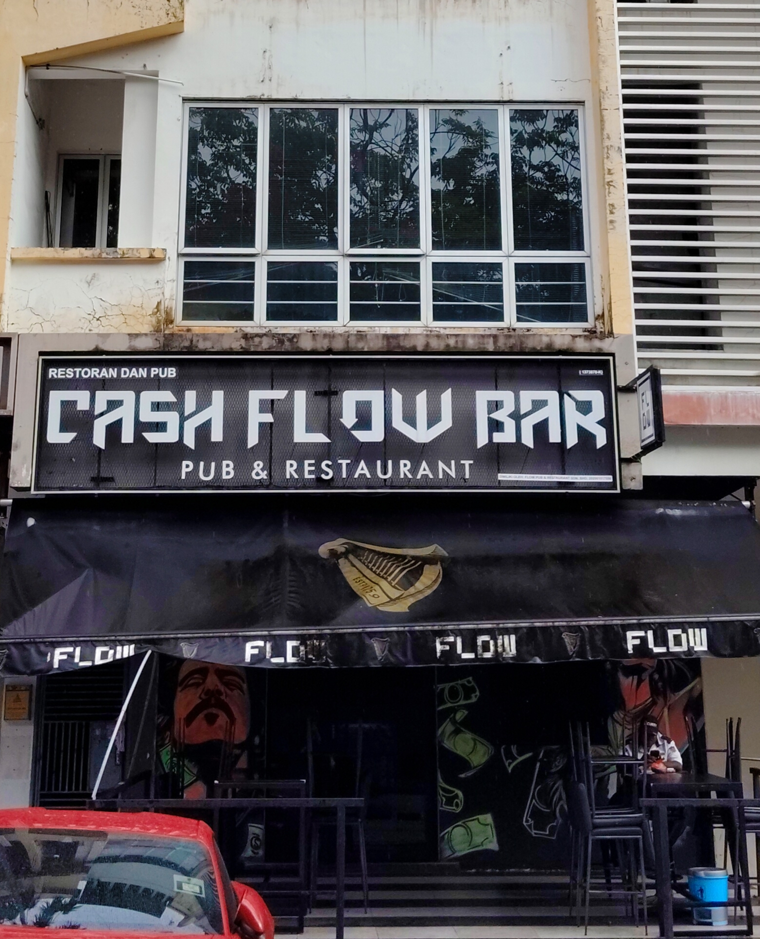 Cash Flow Bar photo 1