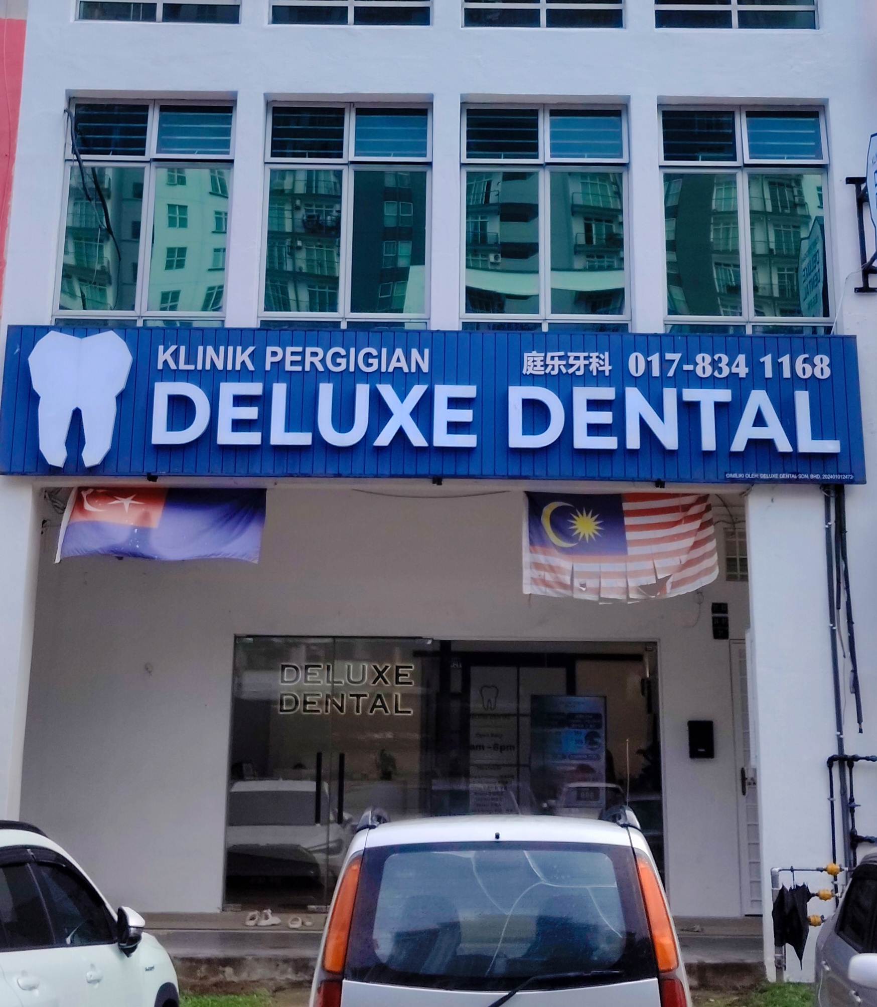 Deluxe Dental photo 1