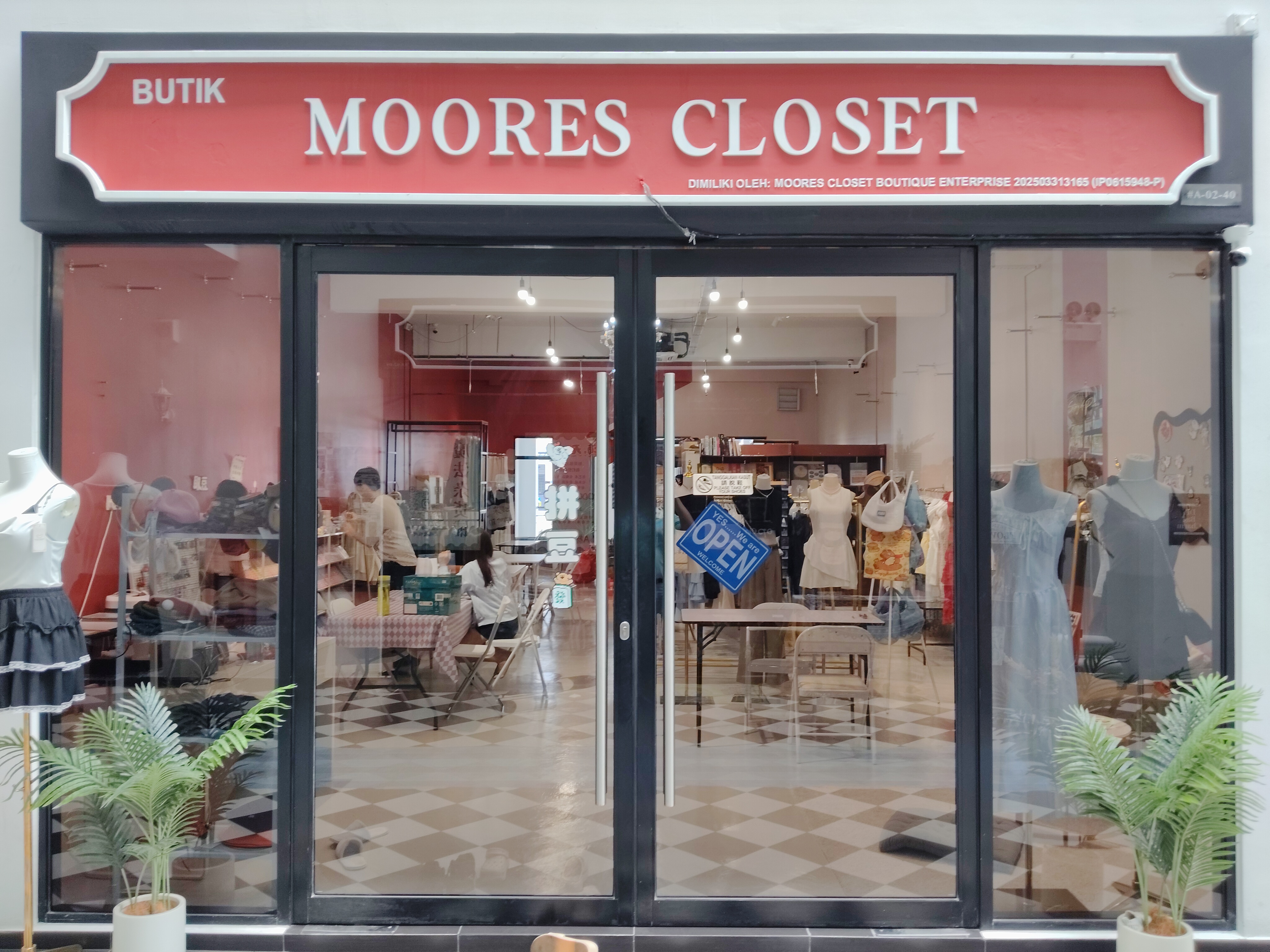 Moore's Closet Boutique photo 1